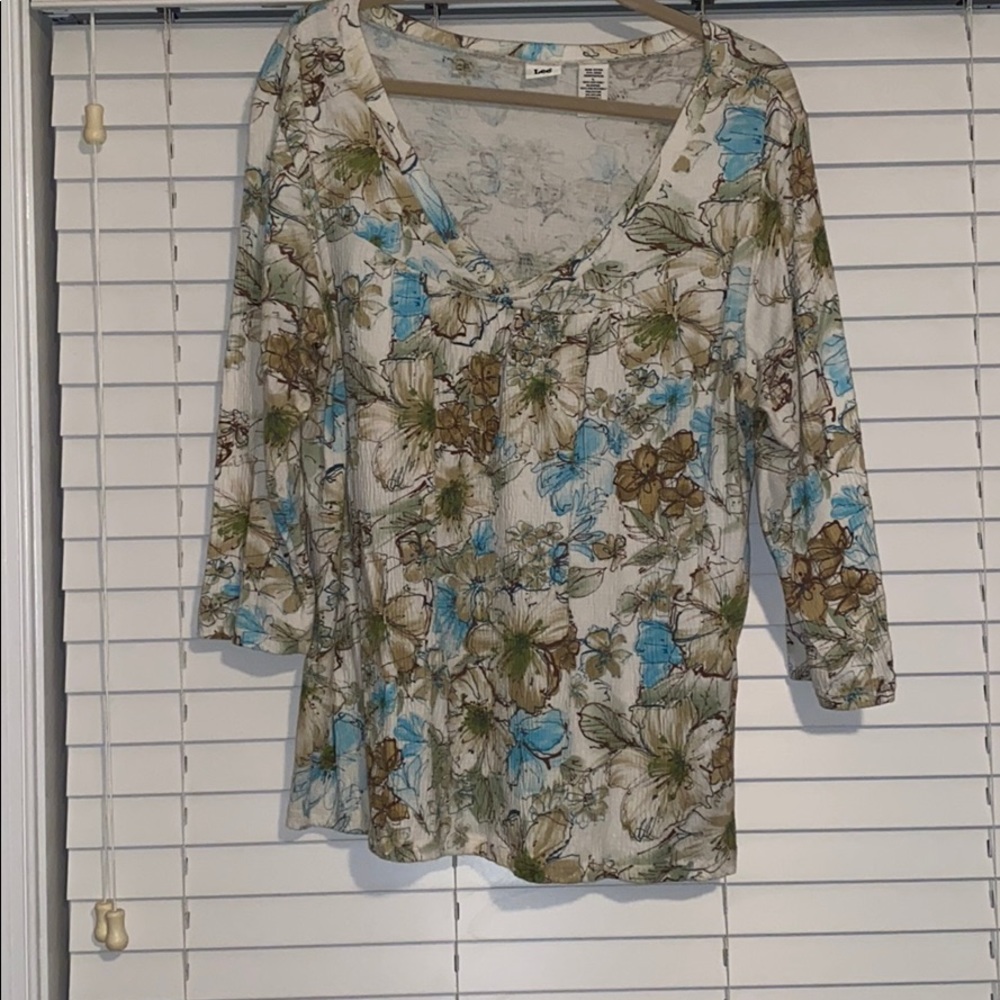 Flowy 3/4 length sleeve blouse
